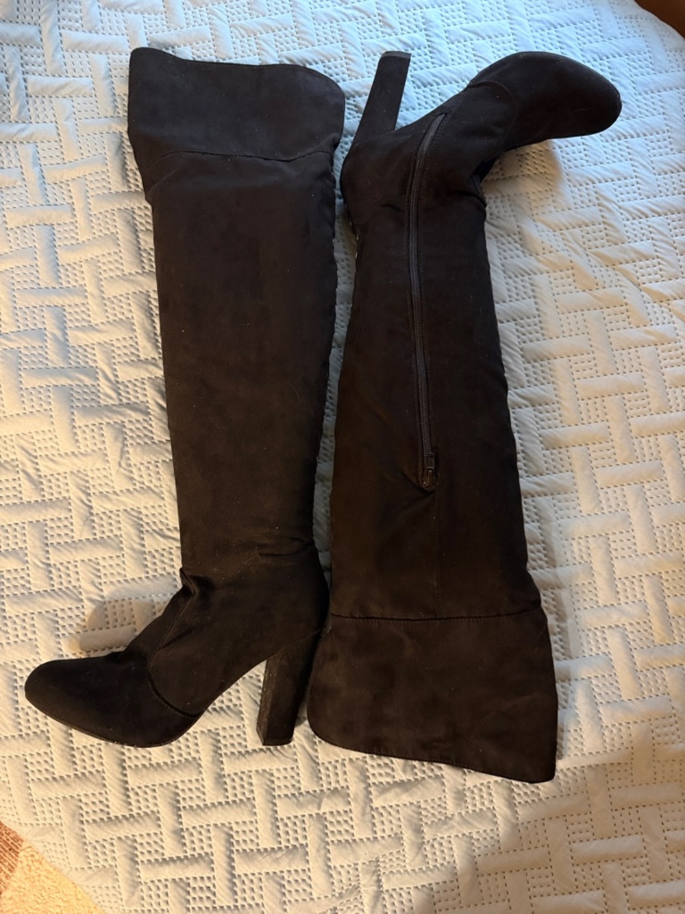 Rouge! Black Over-the-Knee Suede Heeled Boots